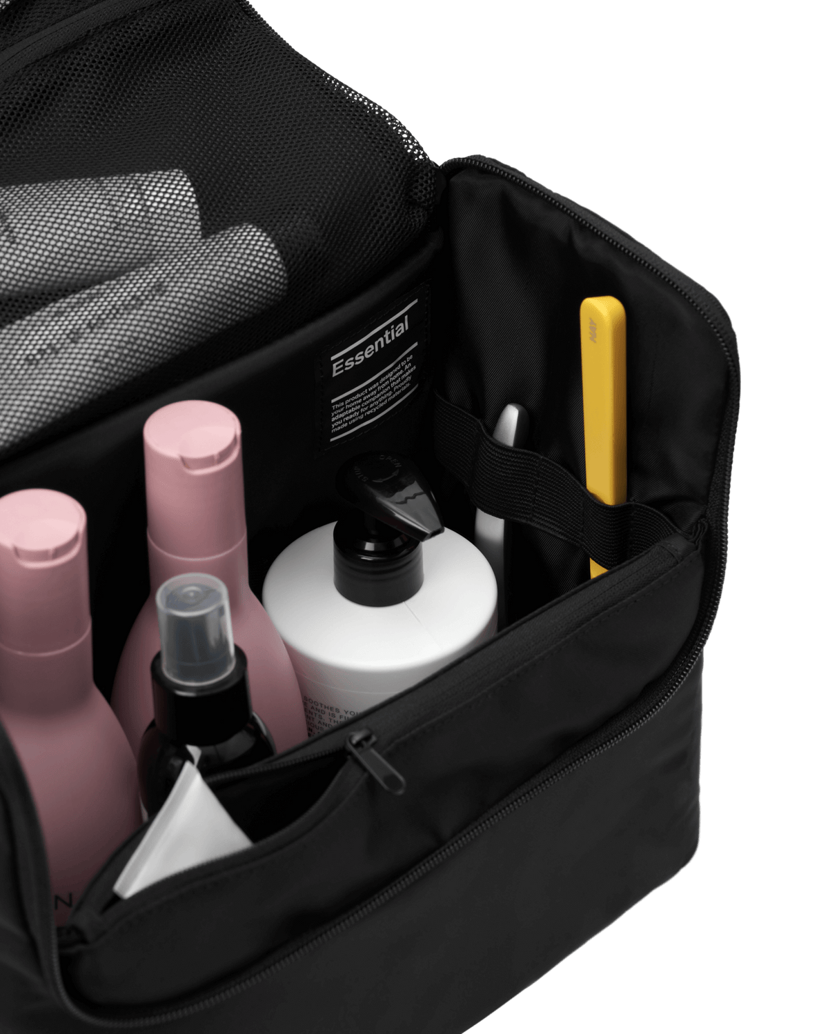 Essential Washbag M Oatmilk