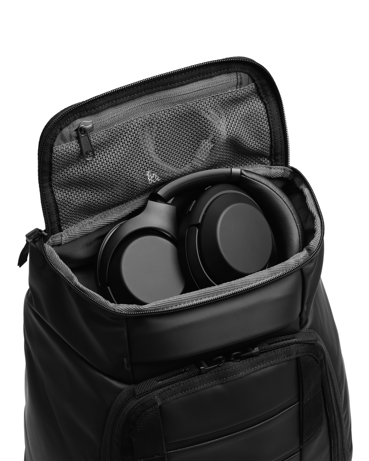 Hugger Backpack 25L Black Out