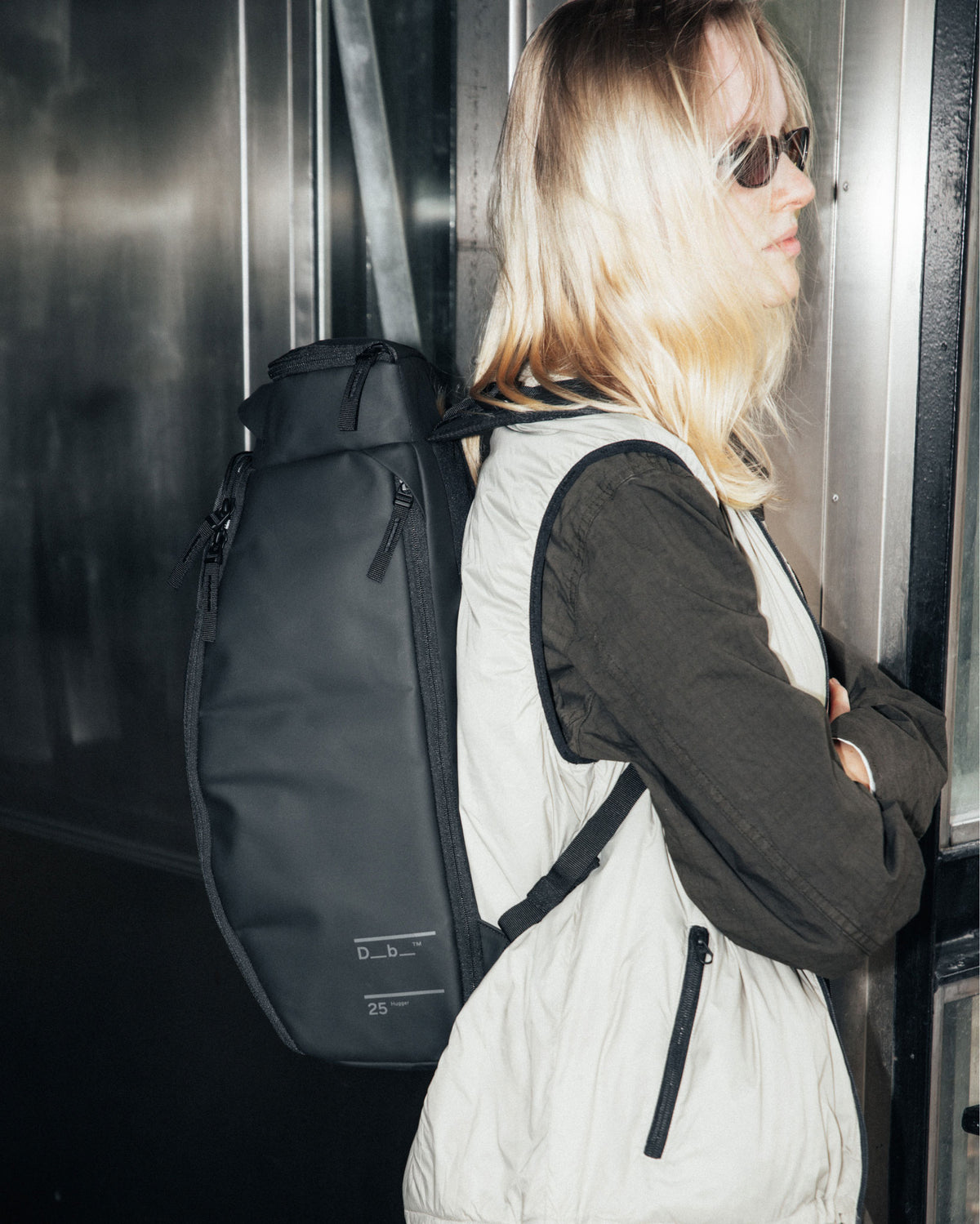 Hugger Backpack 25L Black Out