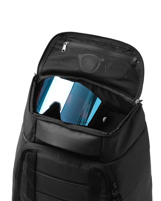 Hugger Bootpack 45L Black Out