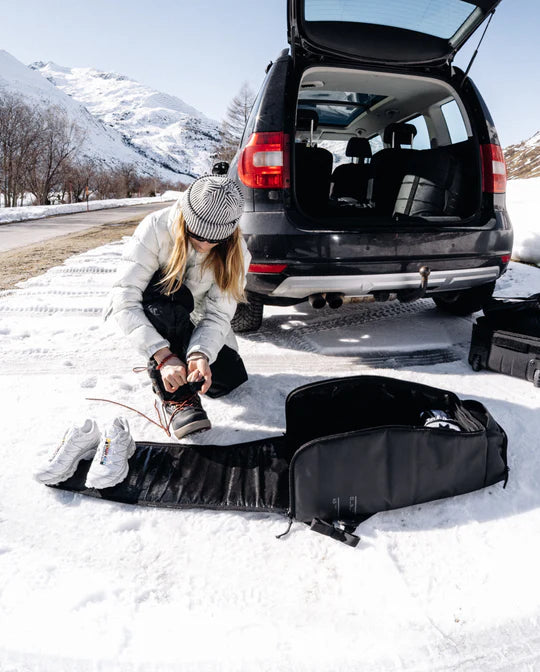 Hugger Bootpack 45L Black Out