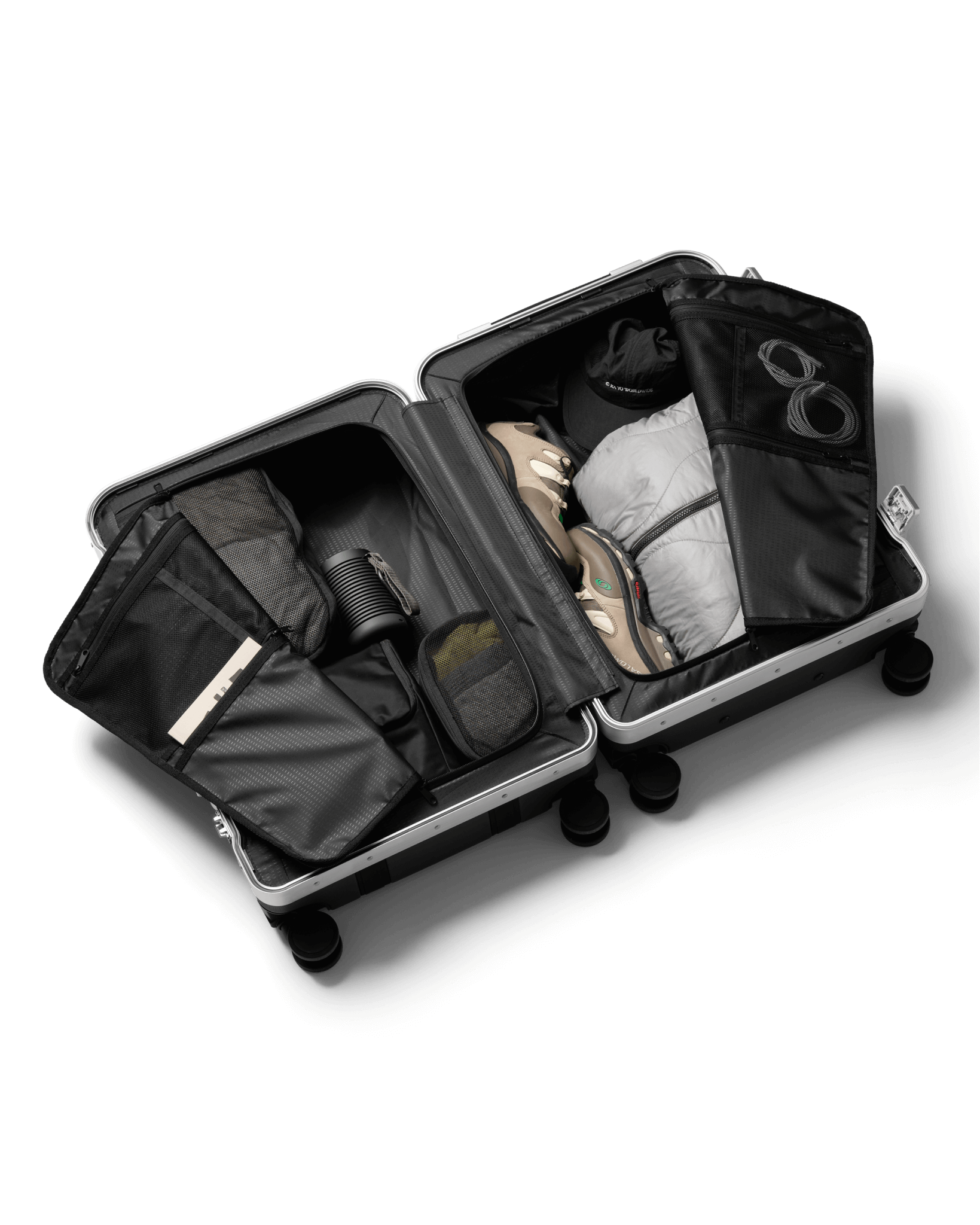 Ramverk Pro Check-in Luggage Medium Black Out