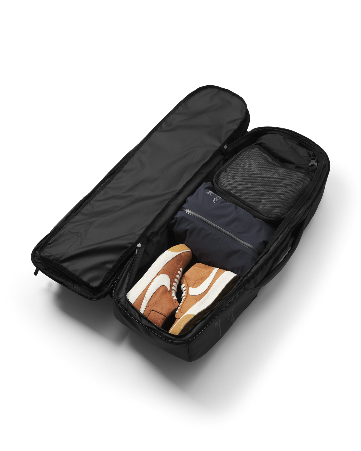 Skateboarding Pro Travel Pack 65L in Black Out – product photo 7